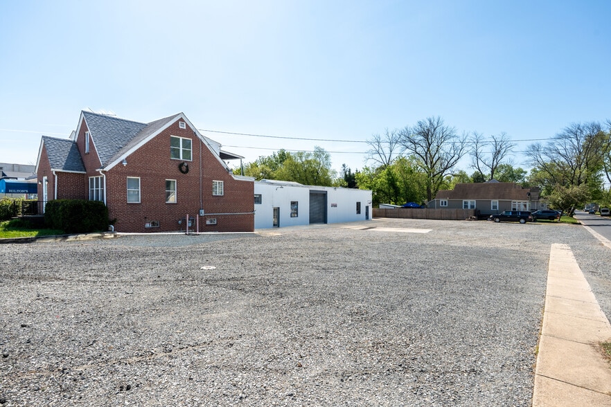 More Photos Of 1900 Kirkwood Hwy, Wilmington Freestanding For Lease