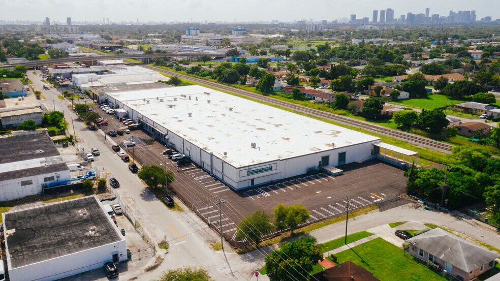 More Photos Of 1300-1350 NW 74th St, Miami Warehouse For Lease