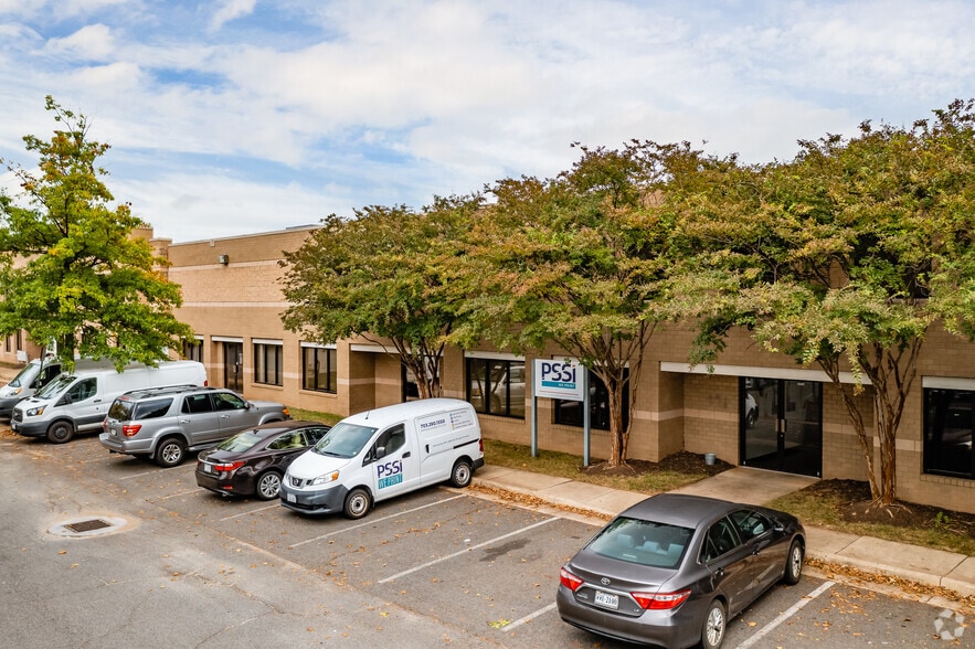 More Photos Of 4291-4309 Henninger Ct, Chantilly Flex For Lease