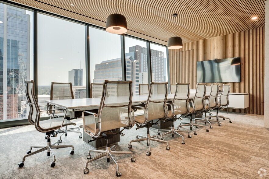 More Photos Of 405 Colorado St, Austin Office For Lease