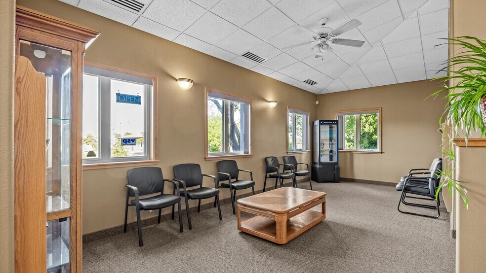 More Photos Of 2737 Crossroads Blvd, Grand Junction Office For Sale