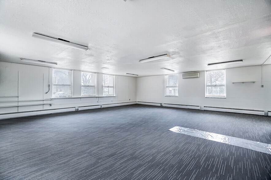 More Photos Of 1106 E High St, Springfield Schools For Sale