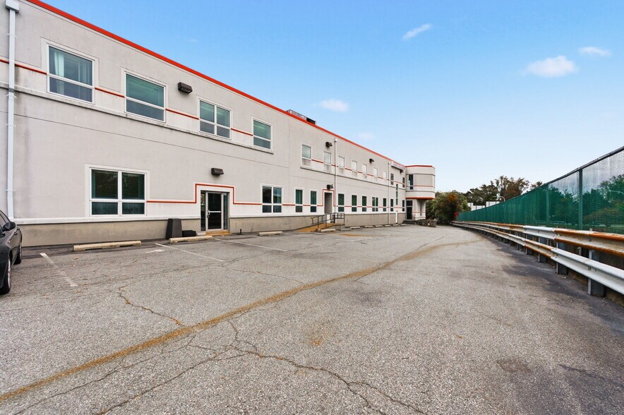 More Photos Of 910 Gilpin Ave, Wilmington Medical For Sale