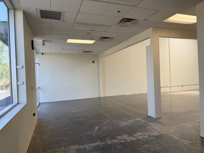 More Photos Of 13343 W Foxfire Dr, Surprise Showroom For Lease