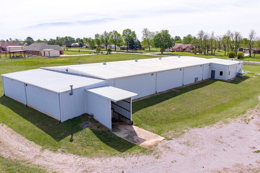 More Photos Of 6121 Highway 177, Shawnee Warehouse For Lease