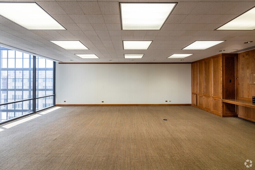 More Photos Of 100 N Broadway St, Wichita Office For Lease