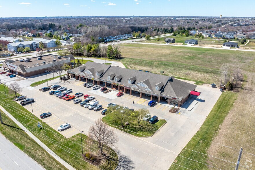 More Photos Of 4632-4664 86th St, Urbandale Unknown For Lease