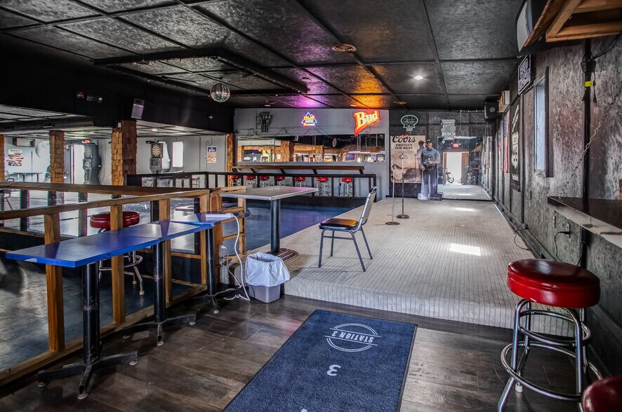 More Photos Of 220 N Old Route 66, Litchfield Restaurant For Sale