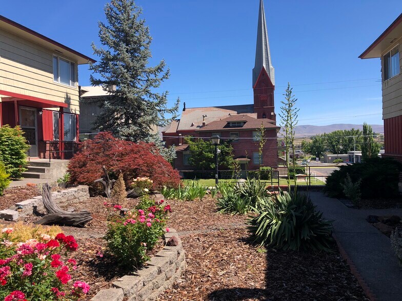 More Photos Of 300 W 4th St, The Dalles Apartments For Sale