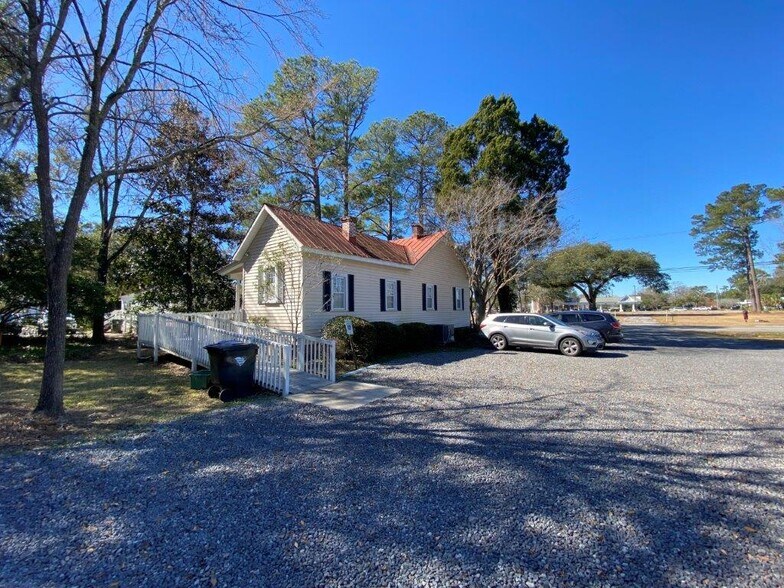More Photos Of 405 N Magnolia St, Summerville Medical For Lease