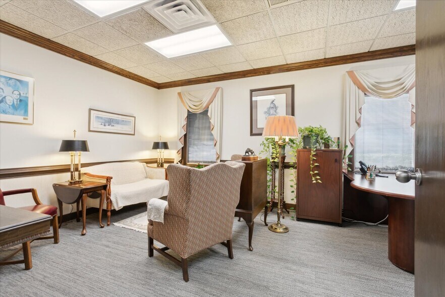 More Photos Of 732 Thimble Shoals Blvd, Newport News Office For Sale