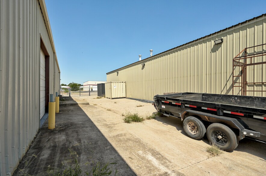 More Photos Of 412 Glade Ave, Oklahoma City Manufacturing For Lease