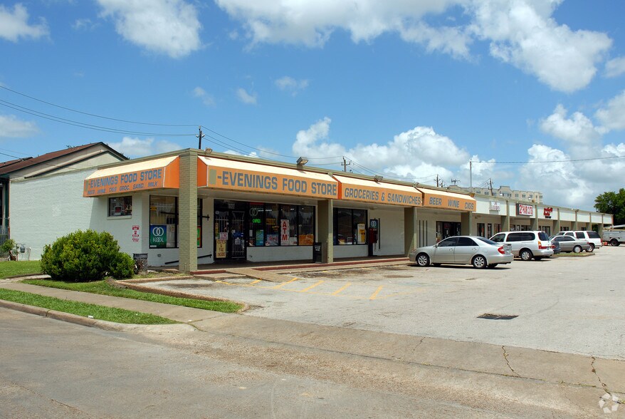 More Photos Of 8900 S Braeswood Blvd, Houston Storefront Retail Office For Lease