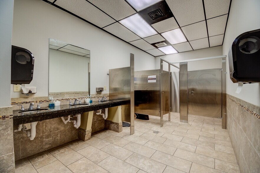 More Photos Of 5819 10th St, Katy Storefront For Sale