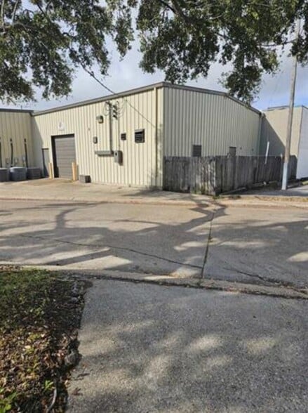 More Photos Of 4501 Zenith St, Metairie Service For Sale