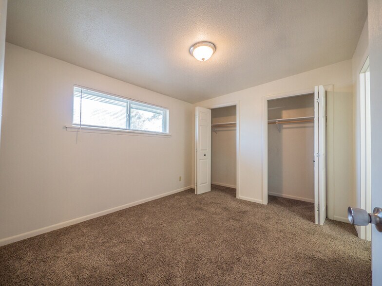 More Photos Of 1121 N College Dr, Maryville Apartments For Sale