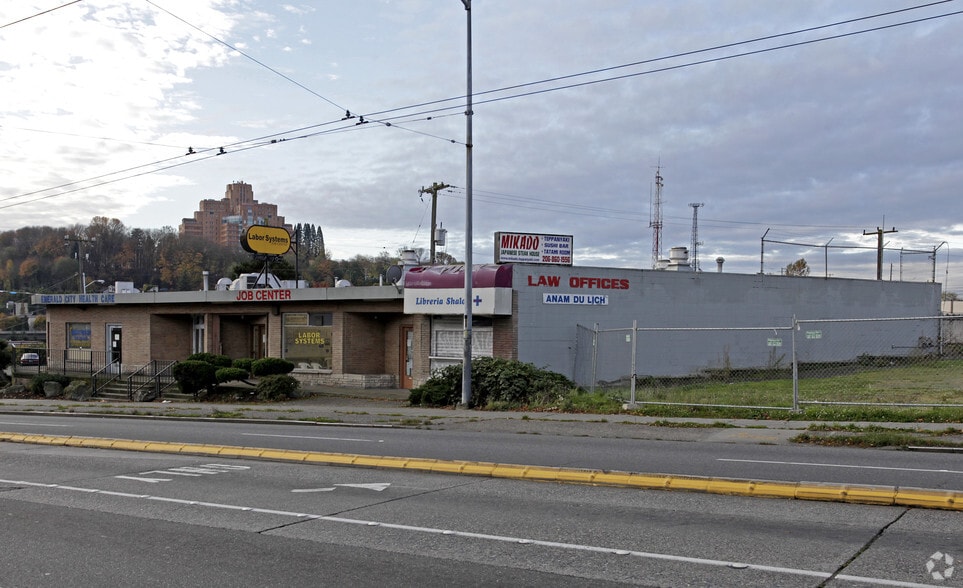 More Photos Of 421 Rainier Ave S, Seattle Freestanding For Lease