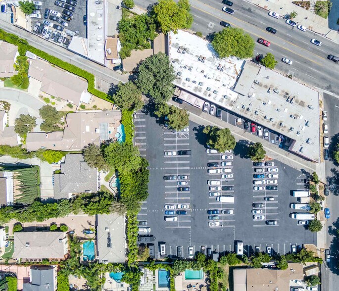 More Photos Of 18330-18350 Ventura Blvd, Tarzana Office For Lease