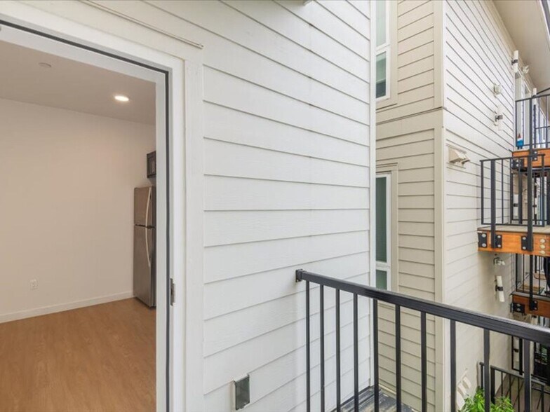 More Photos Of 5042 NE Fremont St, Portland Apartments For Sale