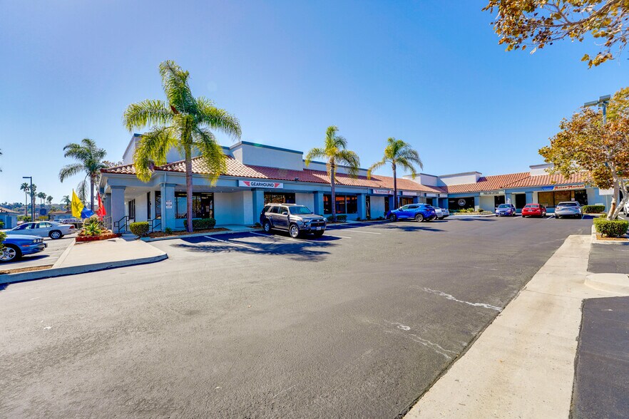 More Photos Of 3308-3320 Mission Ave, Oceanside Storefront For Lease