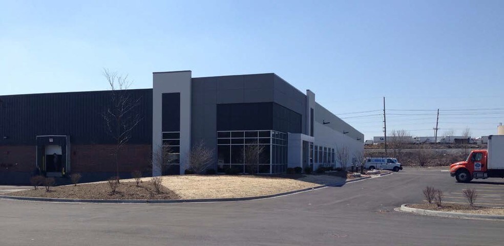 Primary Photo Of 2800 W Lake St, Melrose Park Distribution For Lease