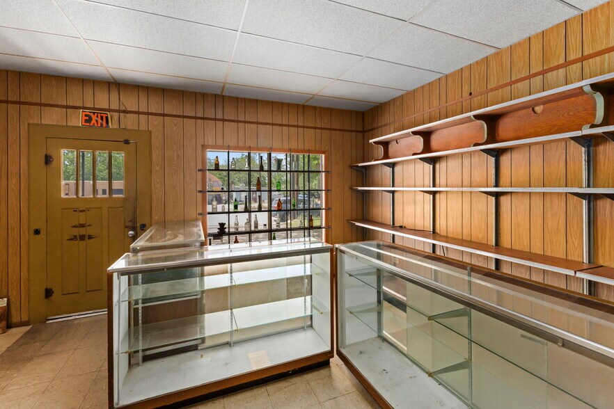More Photos Of 1375 W San Antonio St, New Braunfels Freestanding For Sale