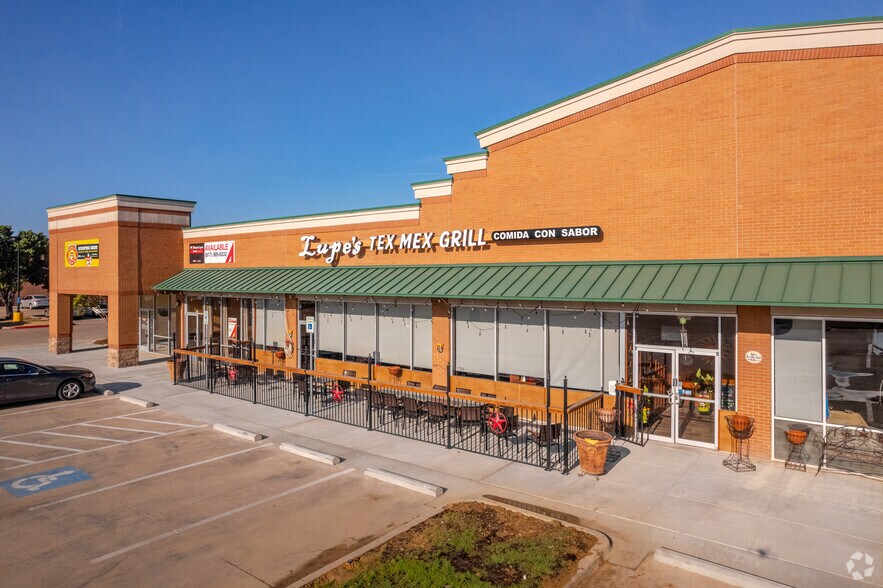 More Photos Of 2122 Rufe Snow Dr, Keller General Retail For Sale