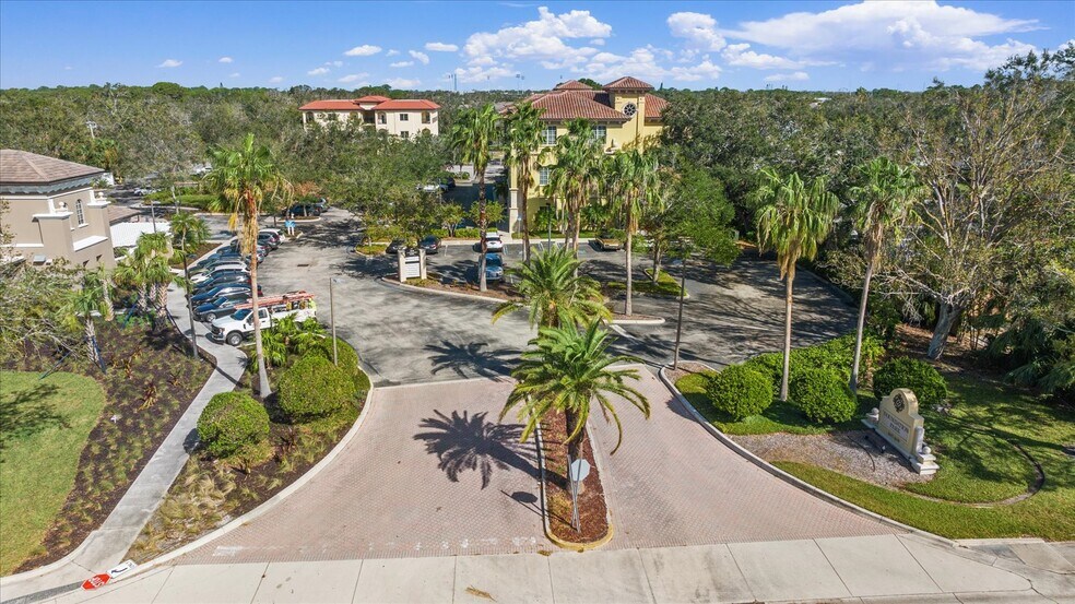 More Photos Of 2641 Fruitville Rd, Sarasota Medical For Sale
