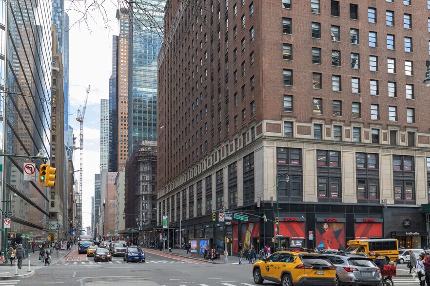 More Photos Of 250 W 57th St, New York Office For Lease