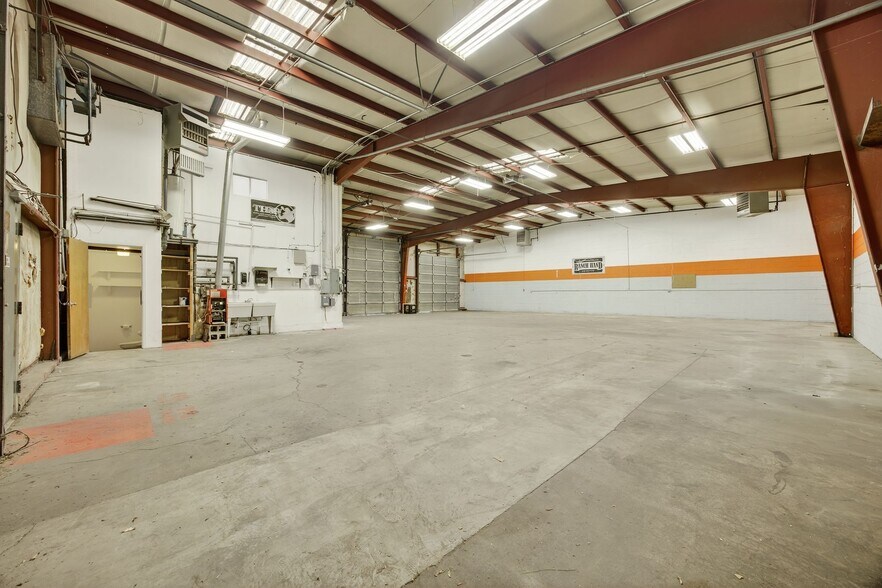 More Photos Of 3050 S Zuni St, Englewood Warehouse For Lease