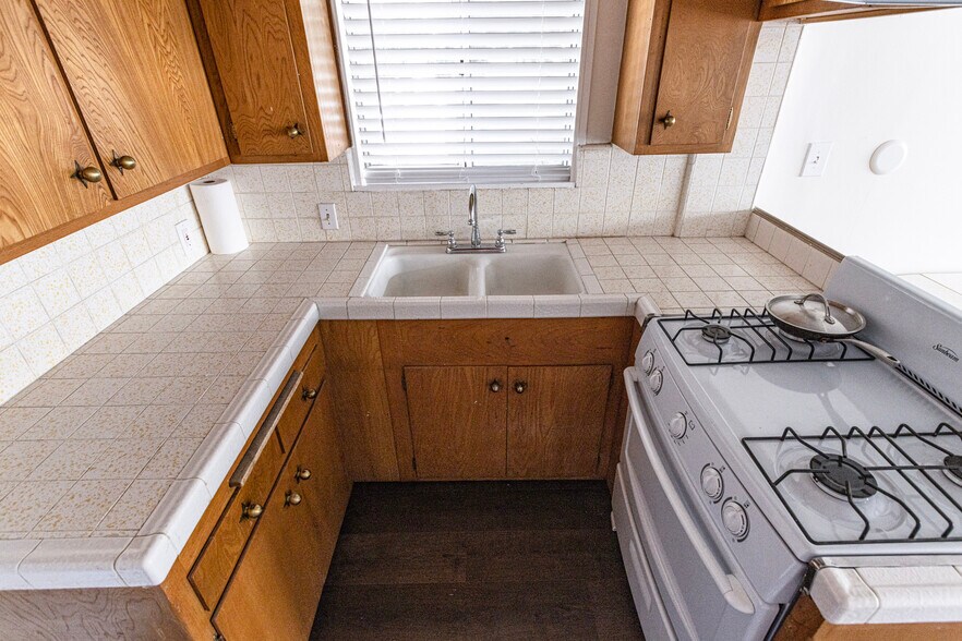 More Photos Of 14716 Magnolia Blvd, Sherman Oaks Apartments For Sale