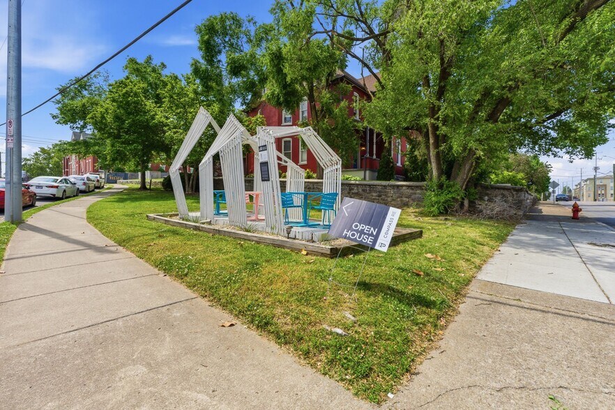 More Photos Of 823 Woodland St, Nashville Freestanding For Lease