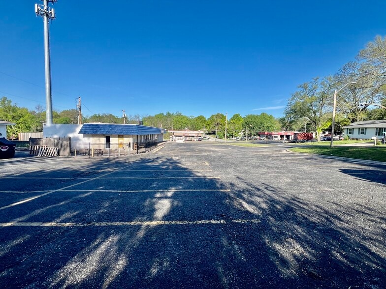 More Photos Of 4545 N Brighton Ave, Kansas City Bar For Sale