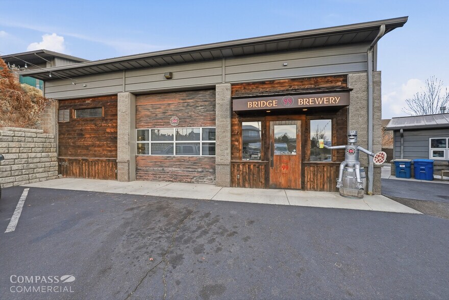 More Photos Of 63063 Layton Ave, Bend Warehouse For Sale