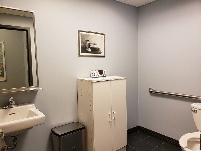 More Photos Of 51 Charles St, Mineola Office For Lease