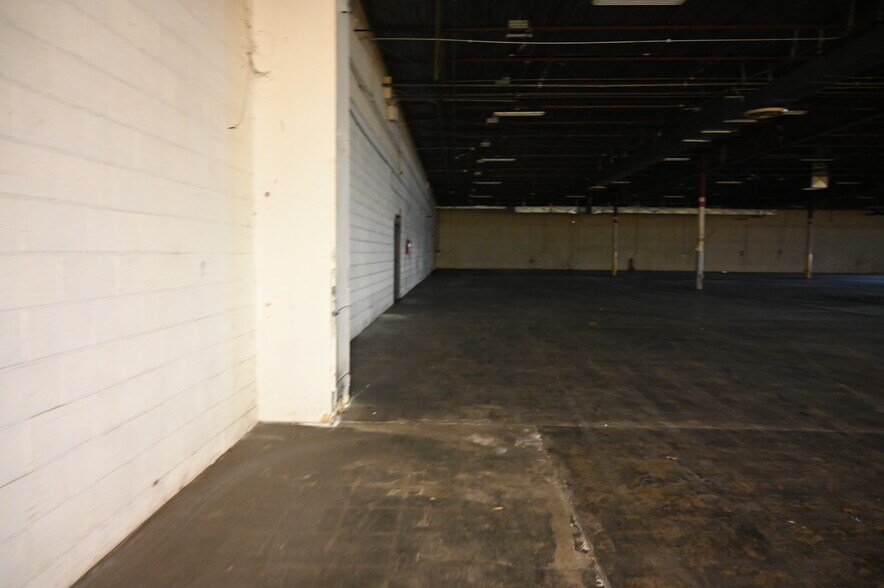 More Photos Of 2300 Claremont Ave, Ashland Freestanding For Lease