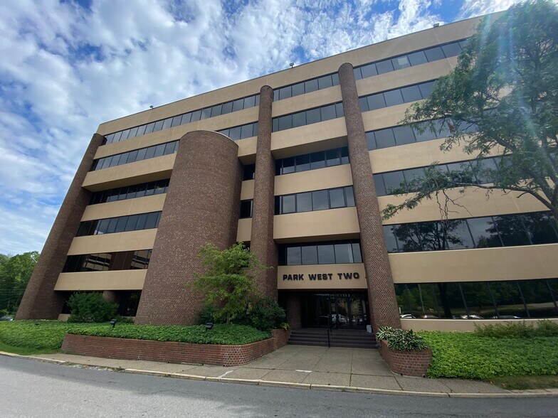 Primary Photo Of 2000 Cliff Mine Rd, Pittsburgh Office For Lease