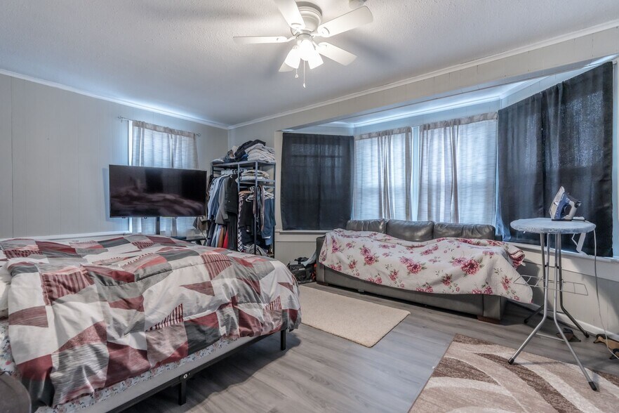 More Photos Of 49 N Broad St, Nazareth Storefront Retail Residential For Sale