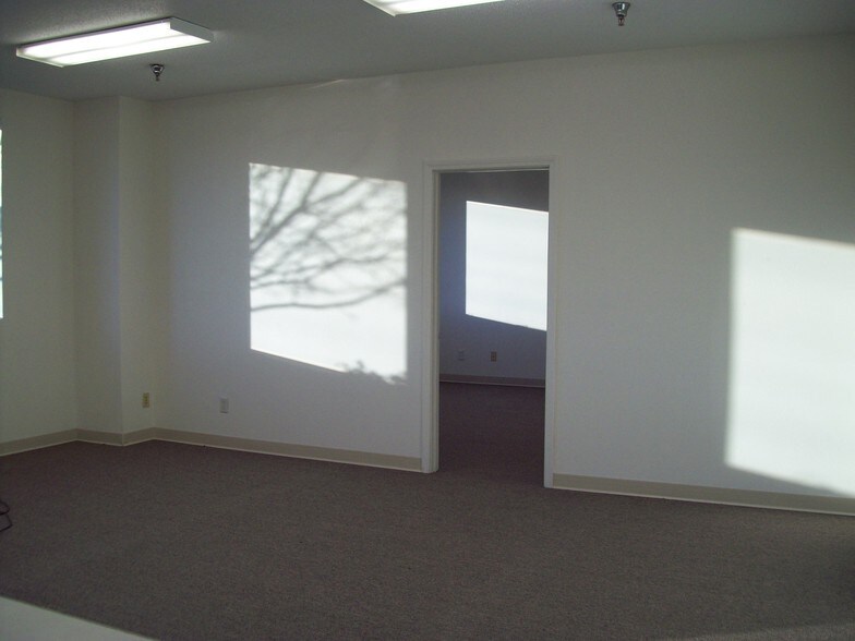 More Photos Of 760 Kacena Dr, Hiawatha Warehouse For Lease