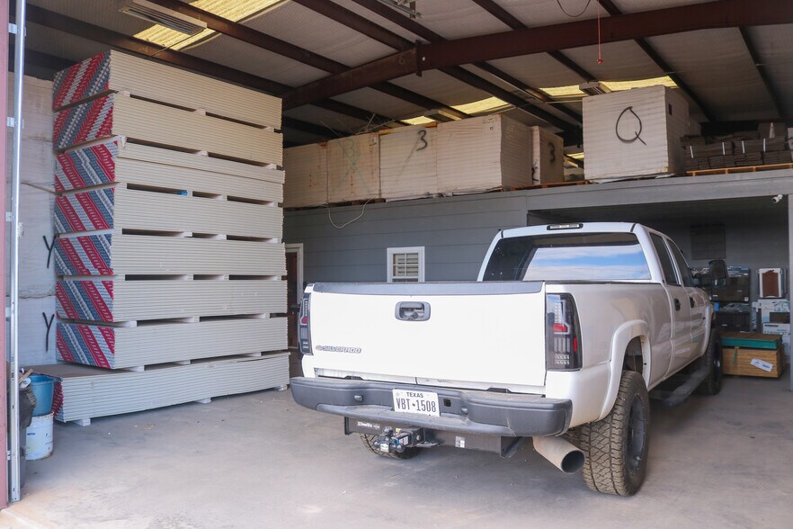 More Photos Of 2303 Private Road 7340 rd, Lubbock Warehouse For Lease