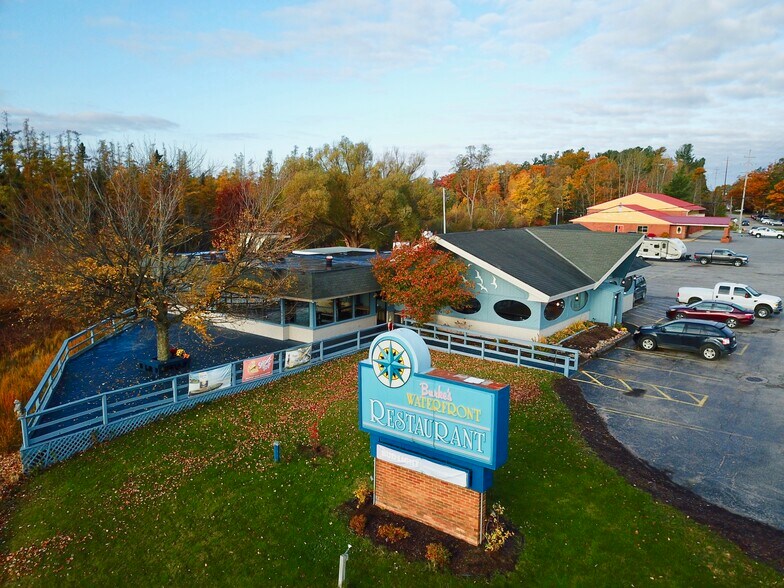 More Photos Of 2403 Sunnyside Dr, Cadillac Restaurant For Sale