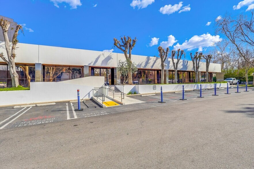 More Photos Of 5947-5951 Variel Ave, Woodland Hills Office For Sale