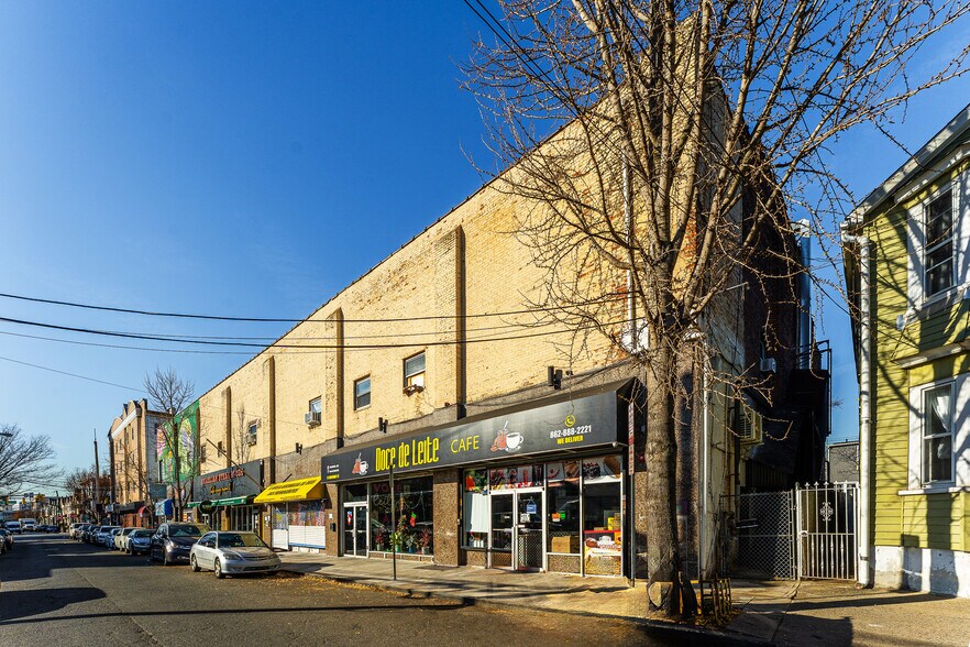 More Photos Of 31-43 Merchant St, Newark Storefront For Lease