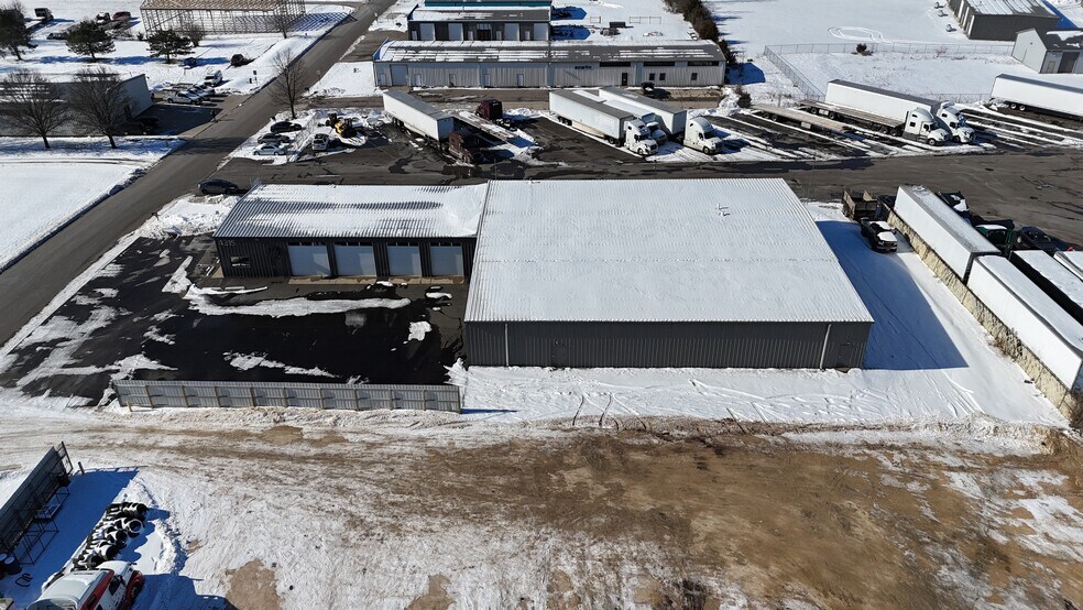 More Photos Of 4315 Gibson Dr, Tipp City Warehouse For Lease