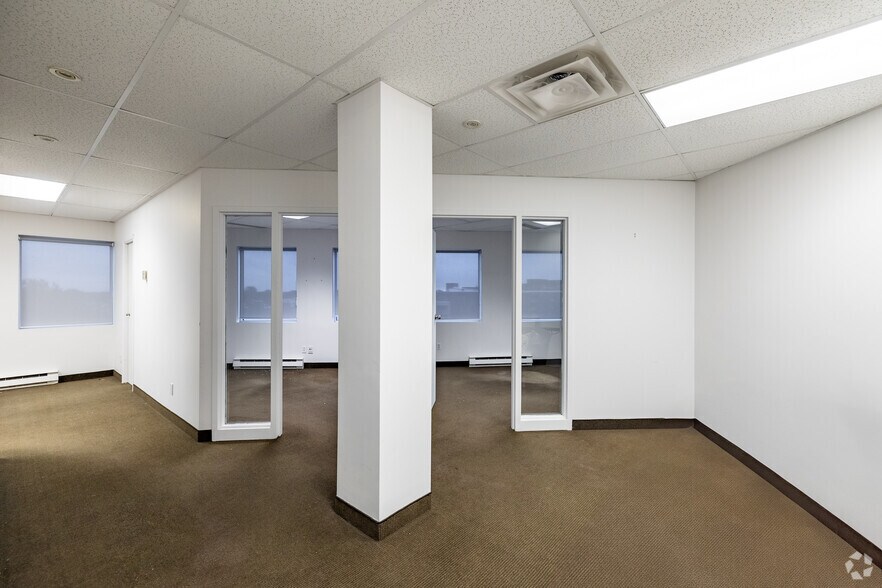 More Photos Of 800 Boul Chomedey, Laval Medical For Lease