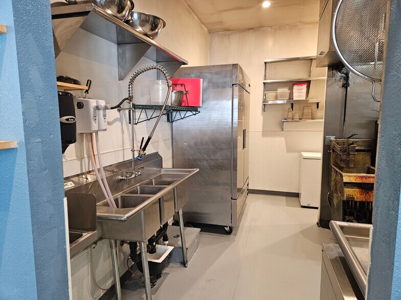 More Photos Of 620 E Sierra Ave, Portola Restaurant For Sale