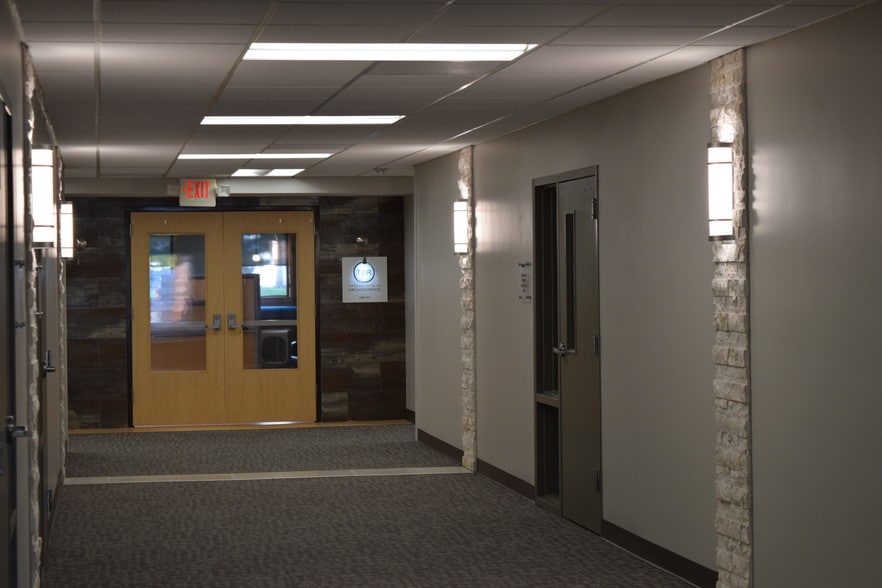 More Photos Of 39500 W Ten Mile Rd, Novi Medical For Lease