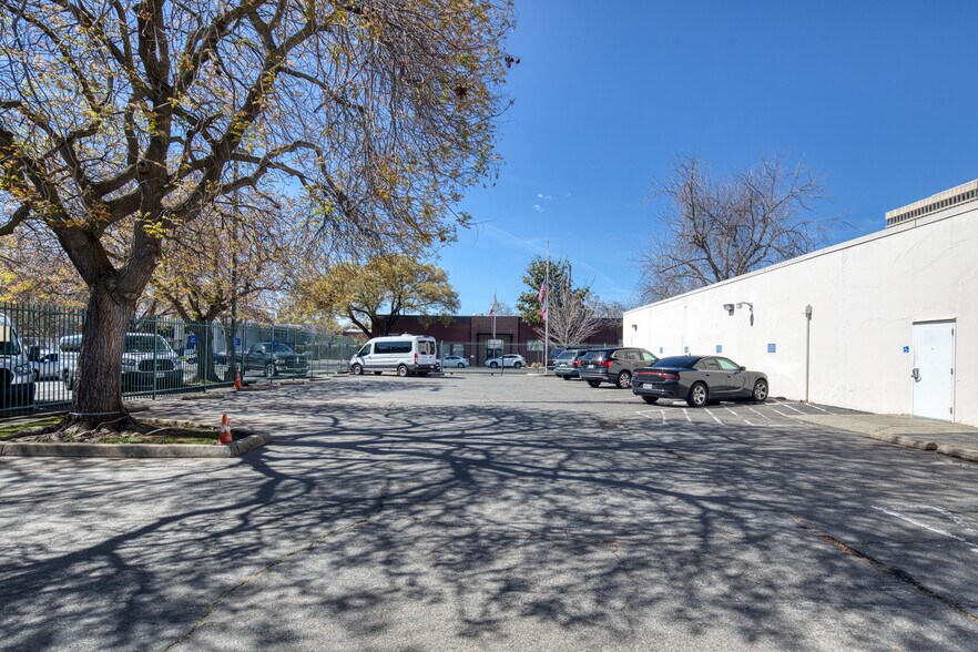 More Photos Of 1801-1811 9th St, Sacramento Flex For Sale