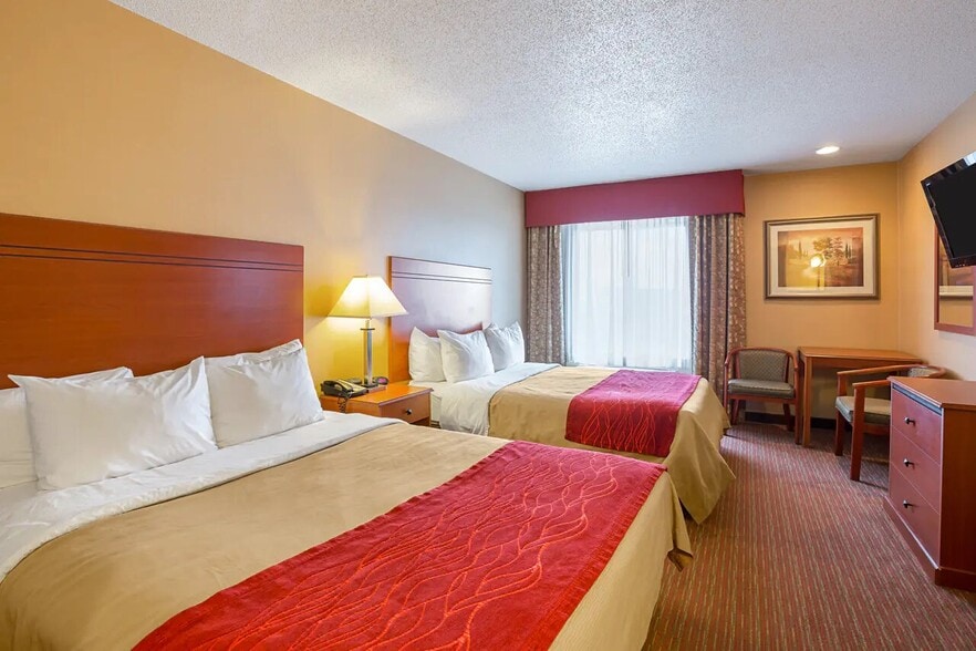 More Photos Of 3815 S Lincoln Ave, York Hotel For Sale