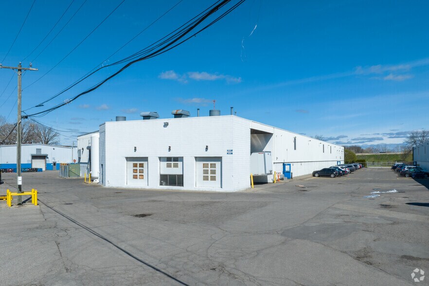 More Photos Of 33140 Fisher Dr, Saint Clair Shores Warehouse For Lease